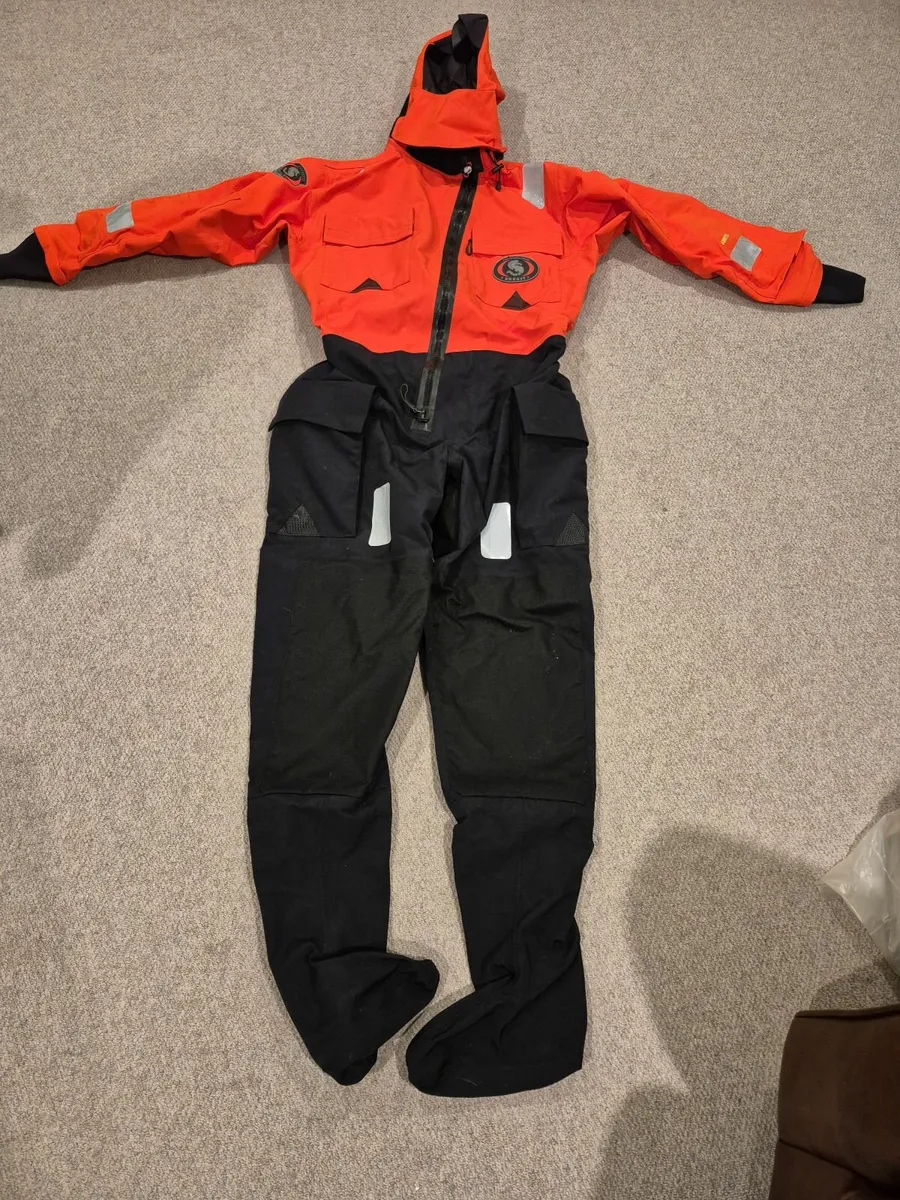 Ursuit rapid donning suit made for offshore. - Image 1