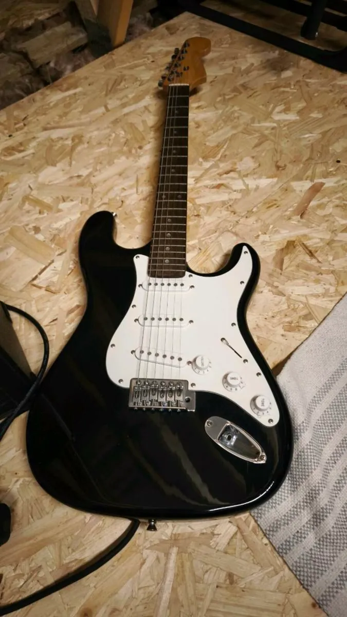 Electric Guitar + Amplifier Set – Great for Beginn - Image 1