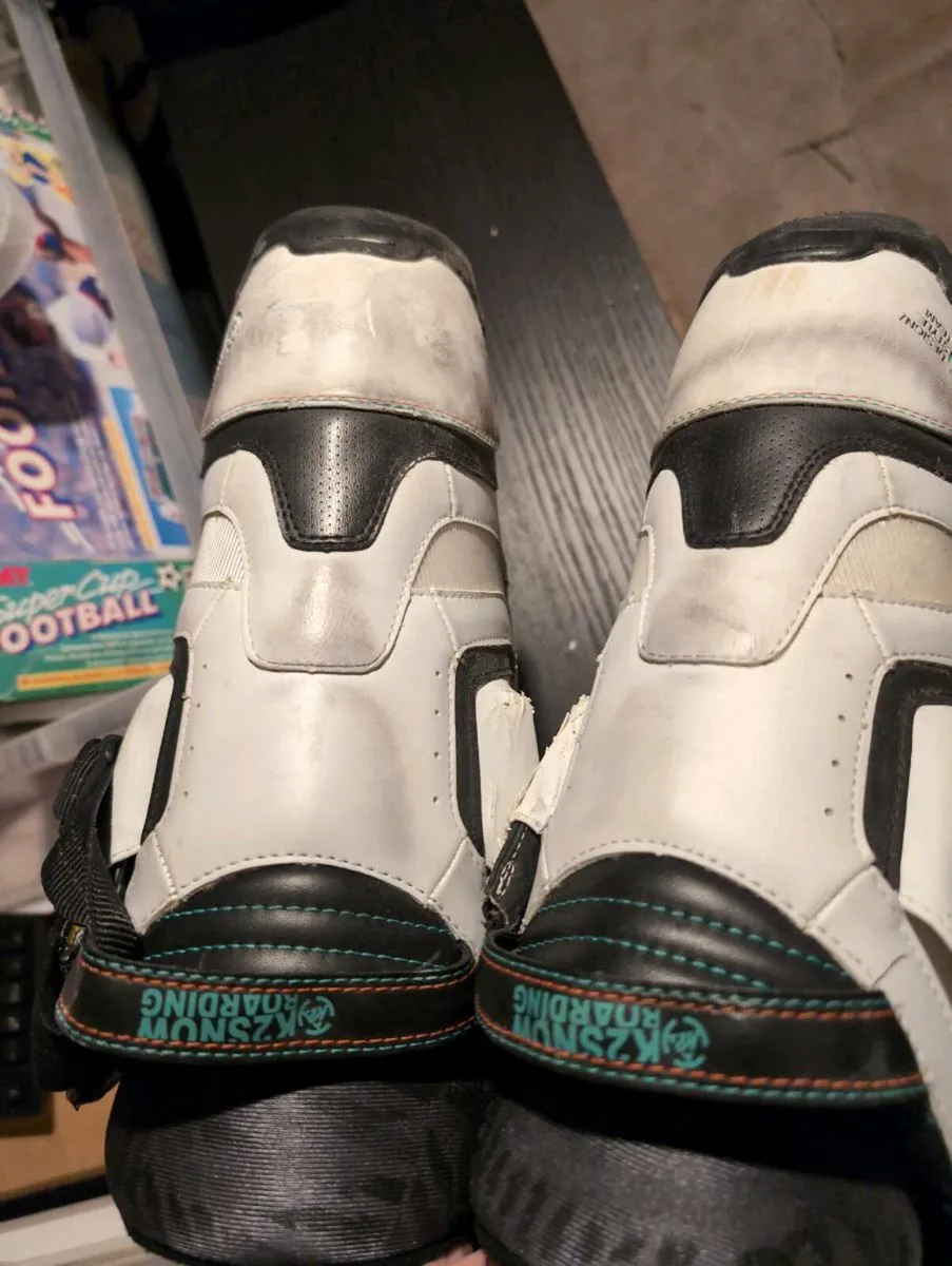 K2 Snowboard Booths Size UK 11 - Image 4