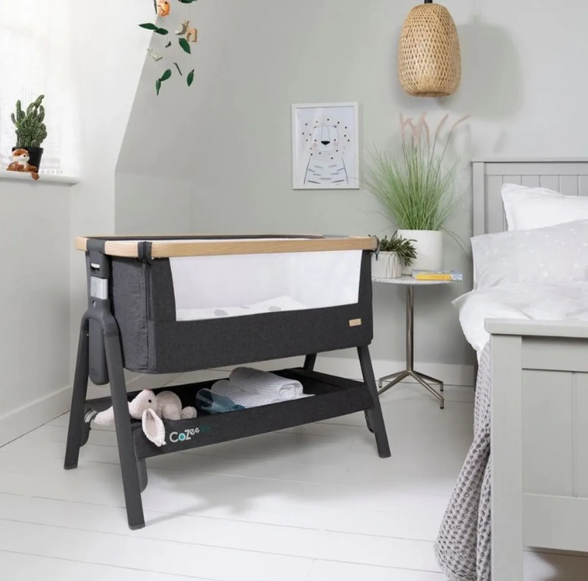Tutti Bambini CoZee Lite Bedside Crib - Image 2