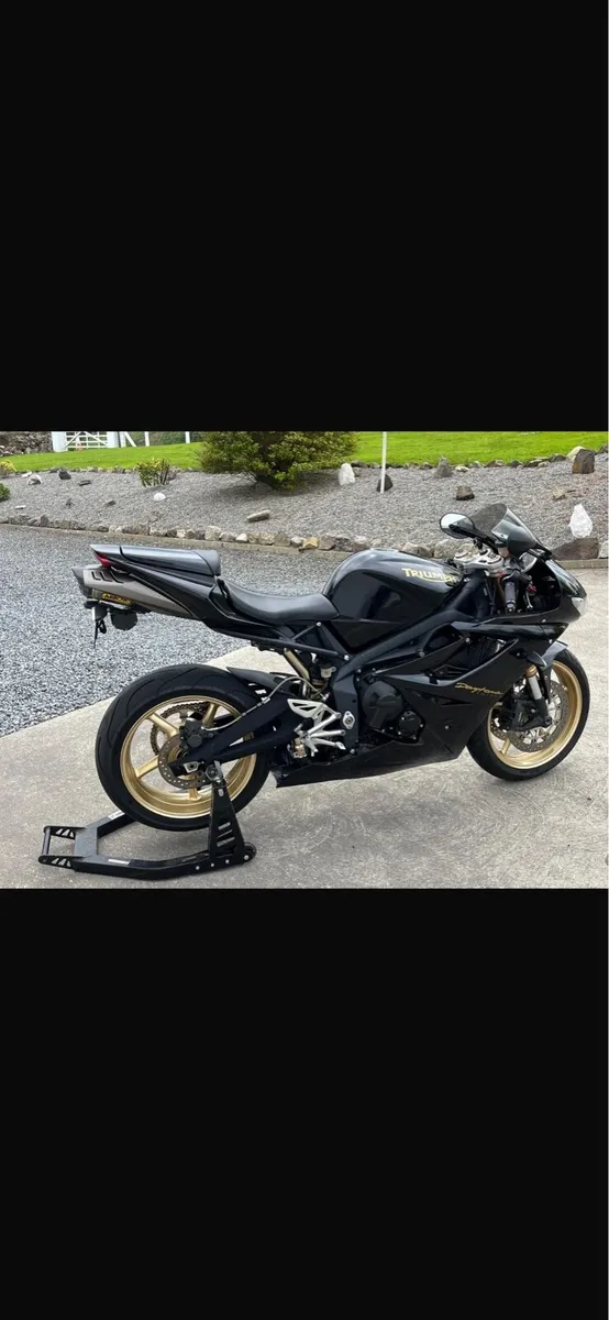 Truimph daytona 675 SE - Image 4