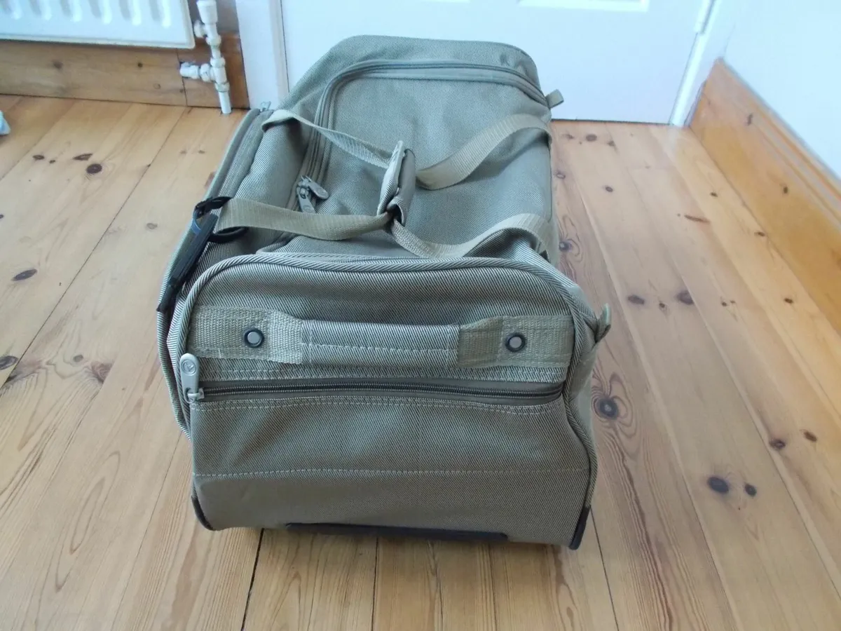 Two wheeled luggage suitcase - Image 1