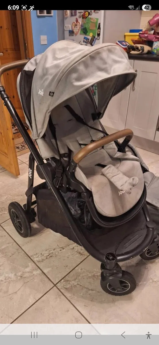 Buggy with carseat and bassinoette - Image 1