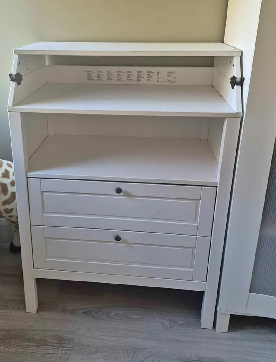Changing table/chest of drawers - Image 1