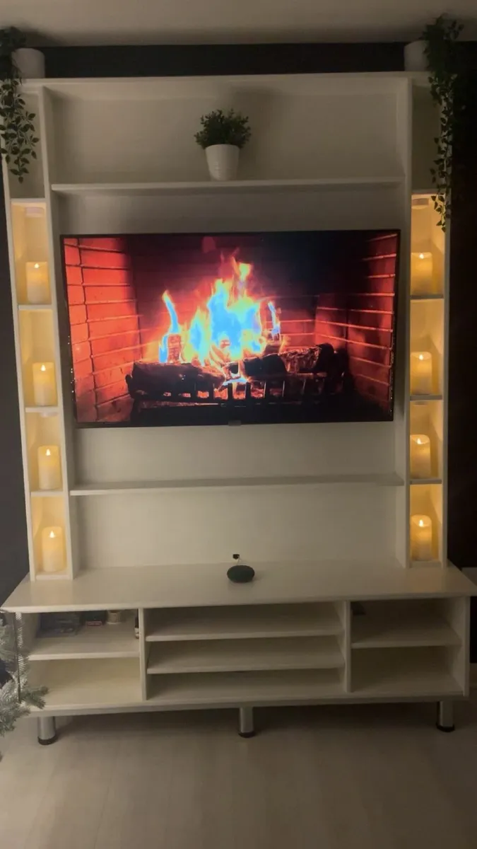 Media wall unit - Image 1