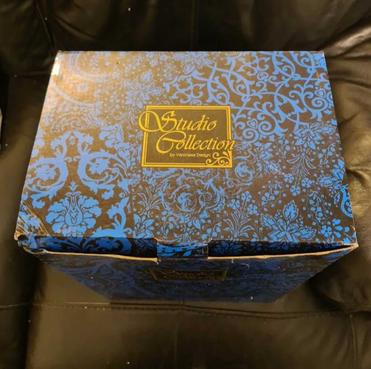 Jesus Our Lord Carrying Cross Statue - Image 3