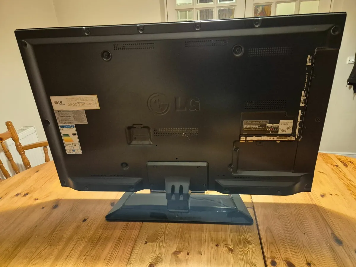 Lg 42 inch - Image 1