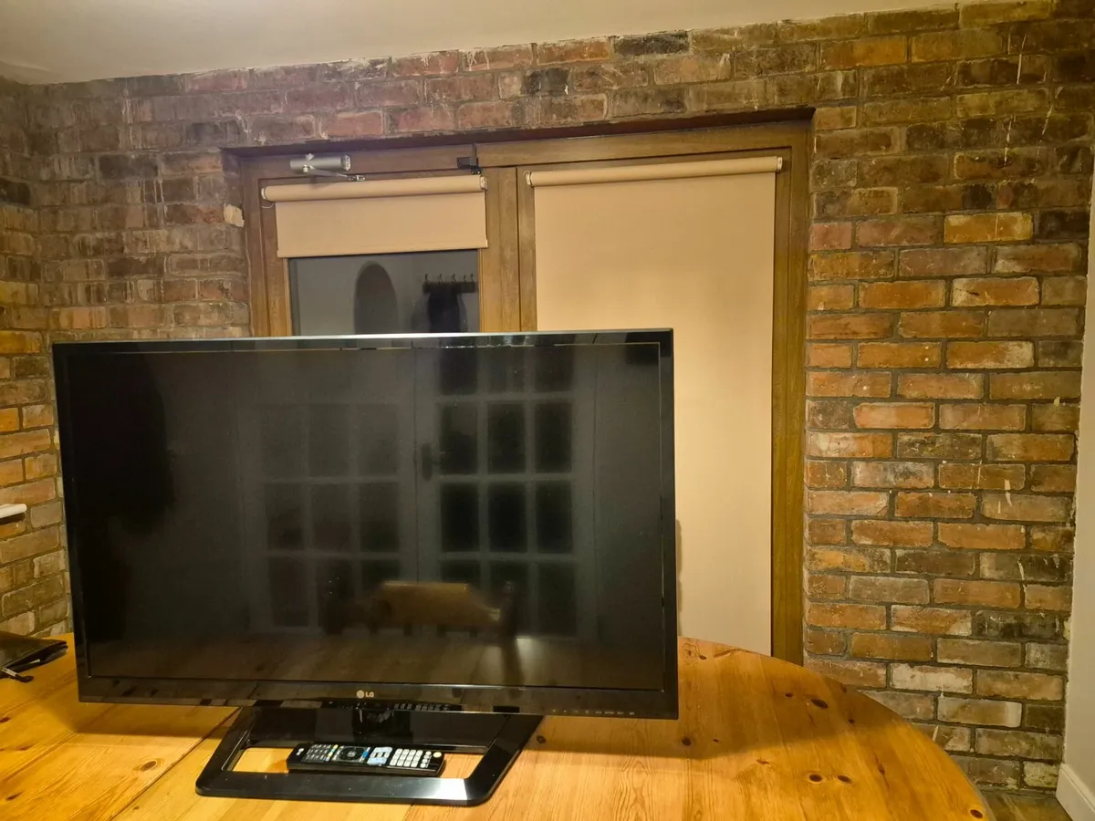 Lg 42 inch - Image 3