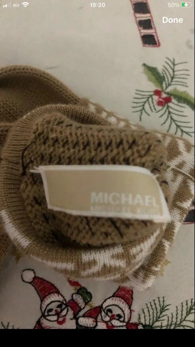 Ladies new gloves one size €20 - Image 3