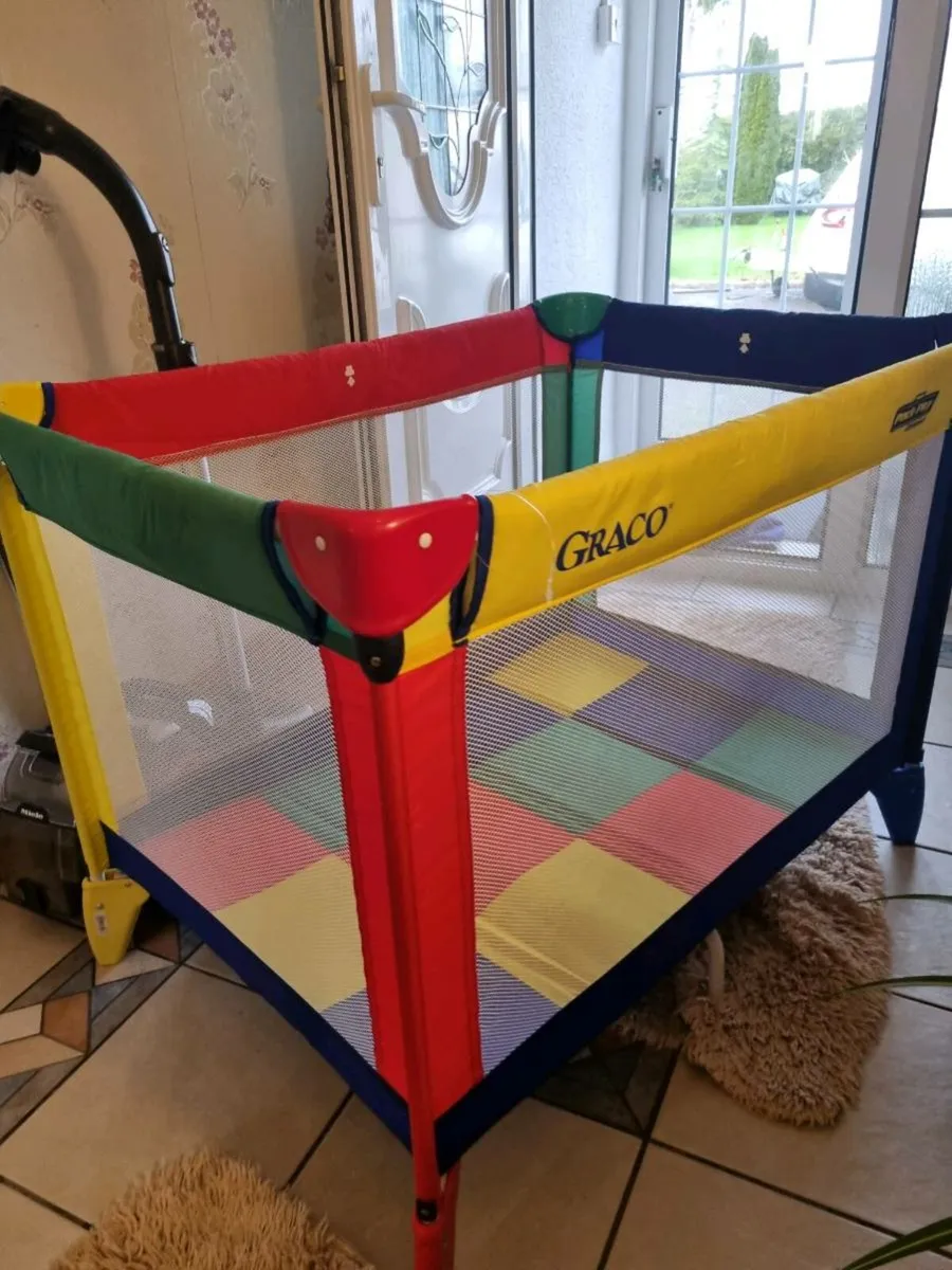 GRACO TRAVEL PEN WITH BABYDEN MATTRESS - Image 1