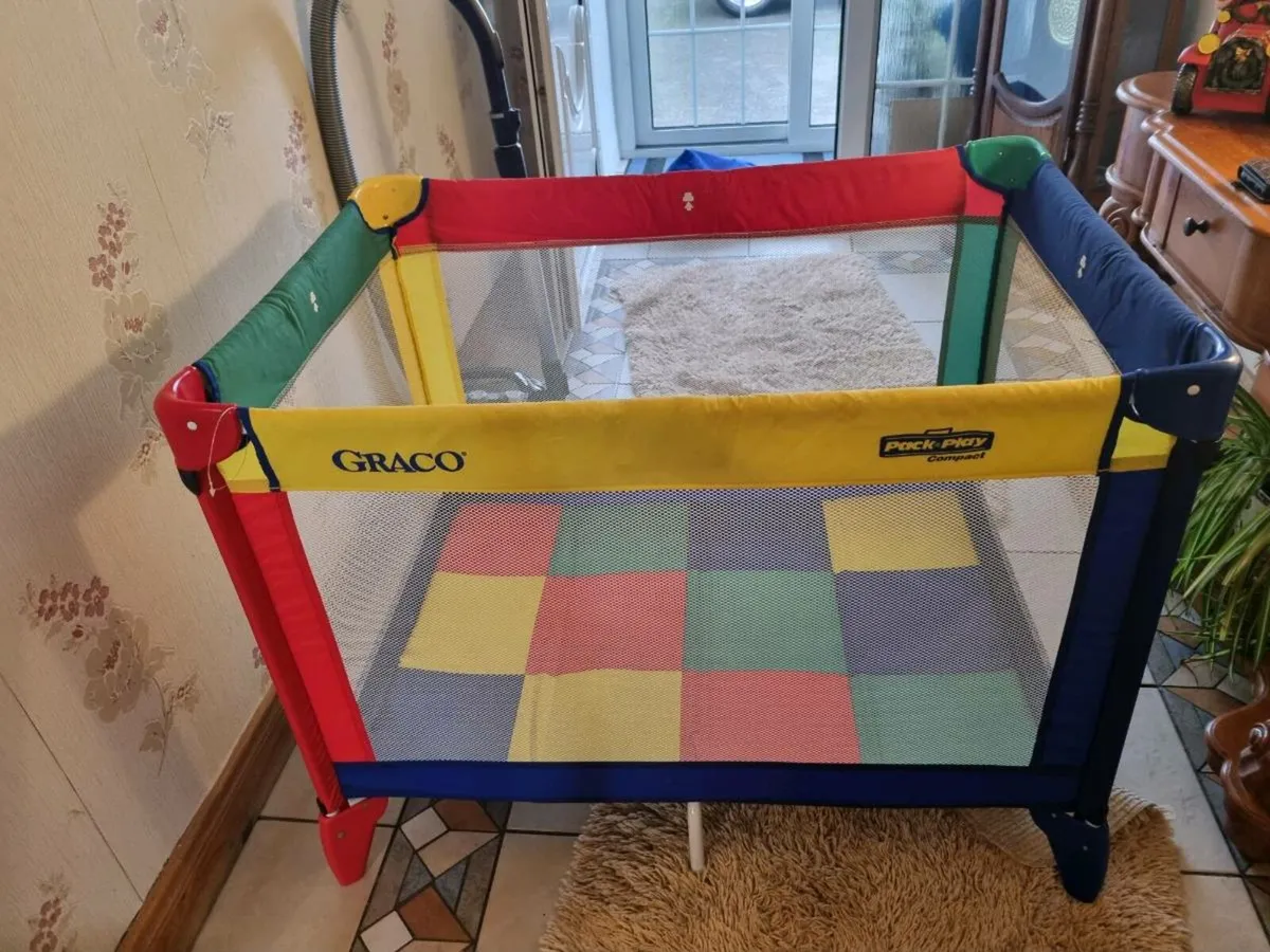 GRACO TRAVEL PEN WITH BABYDEN MATTRESS - Image 3