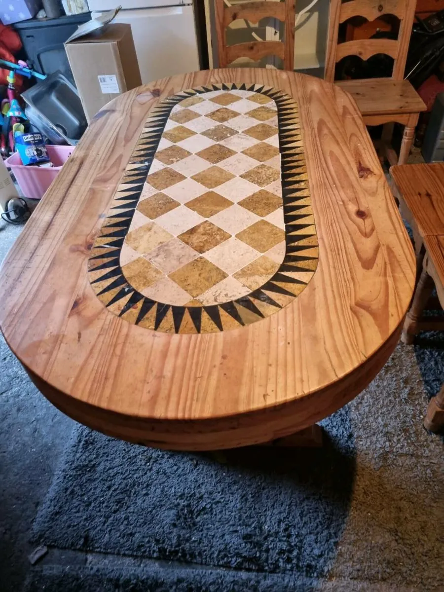 Table and chairs - Image 2