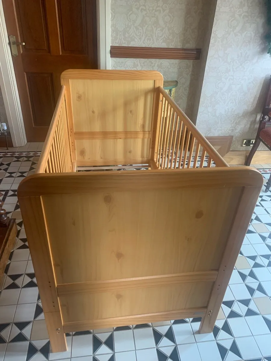 Baby cot - Image 2