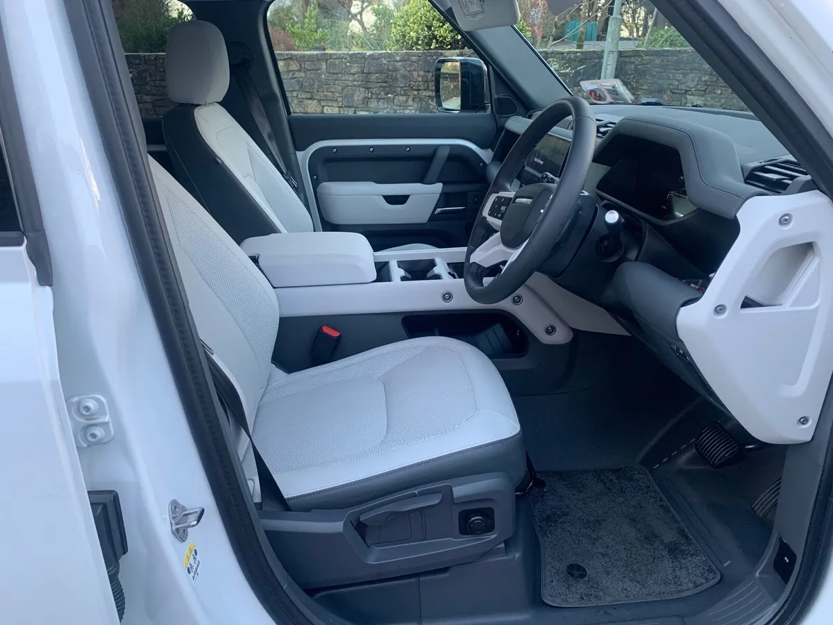 Land Rover Defender 2025 - Image 4