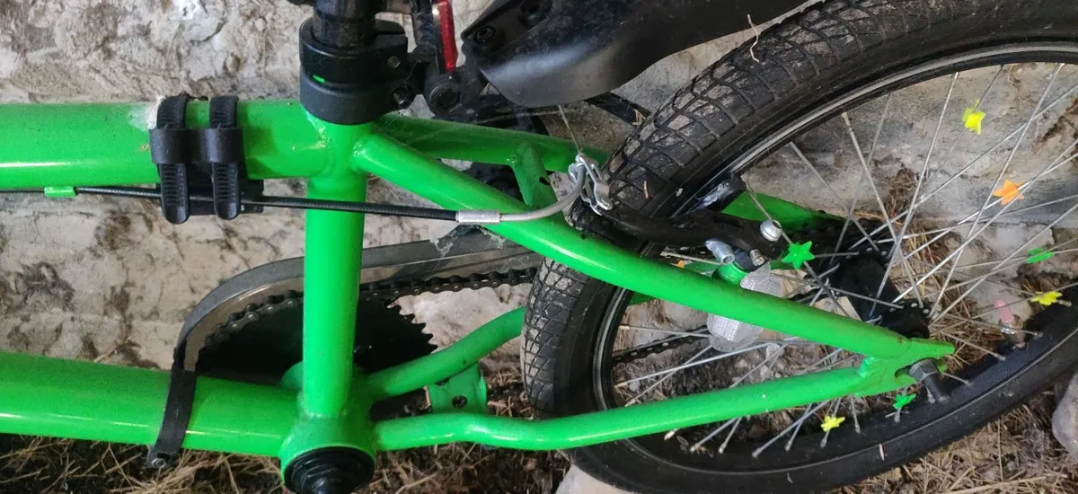 Small Kids Mountain Bikes Exceptional Condition - Image 2