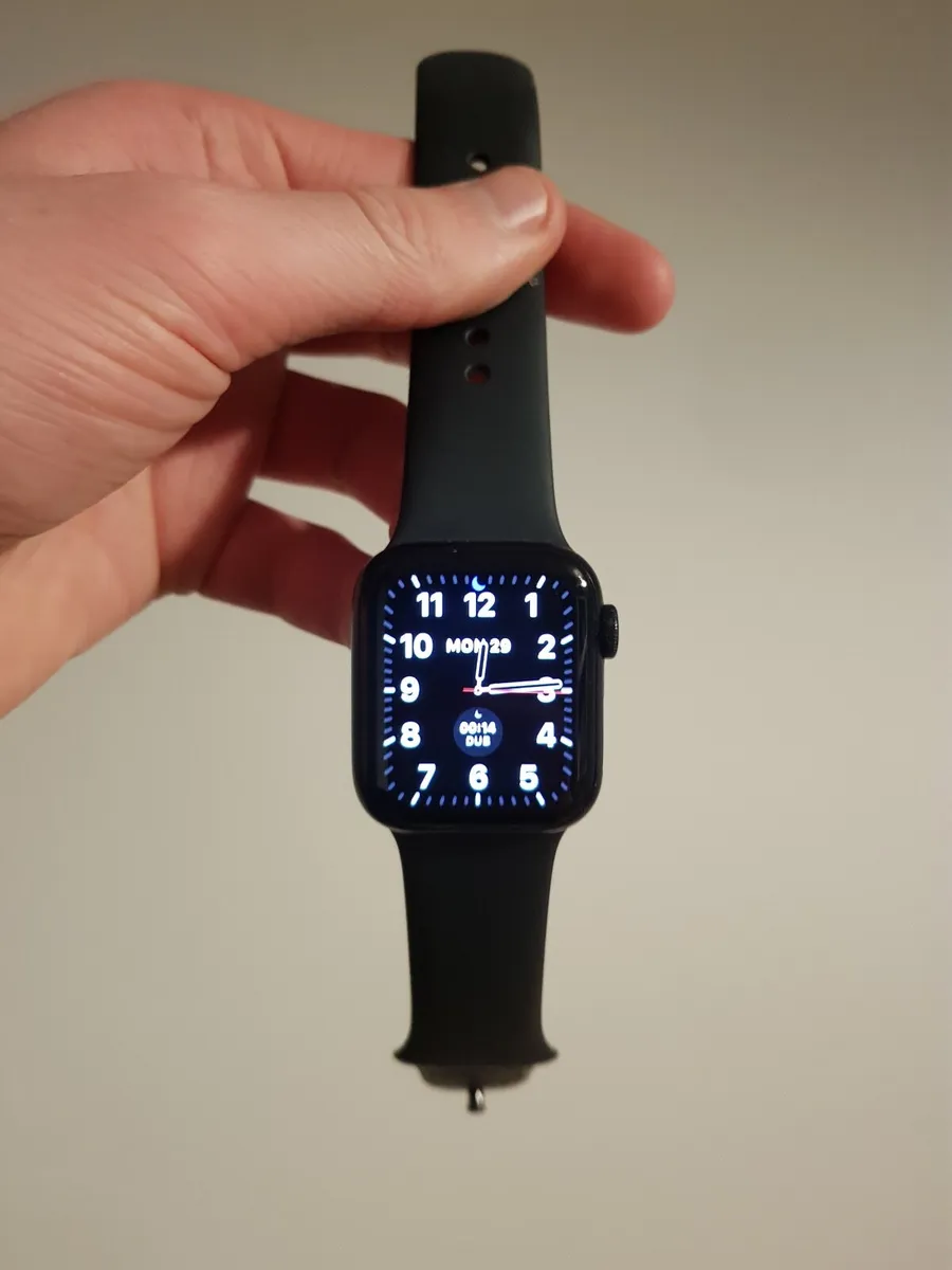 Apple Watch SE (2nd Gen) with Sport Band - Image 1