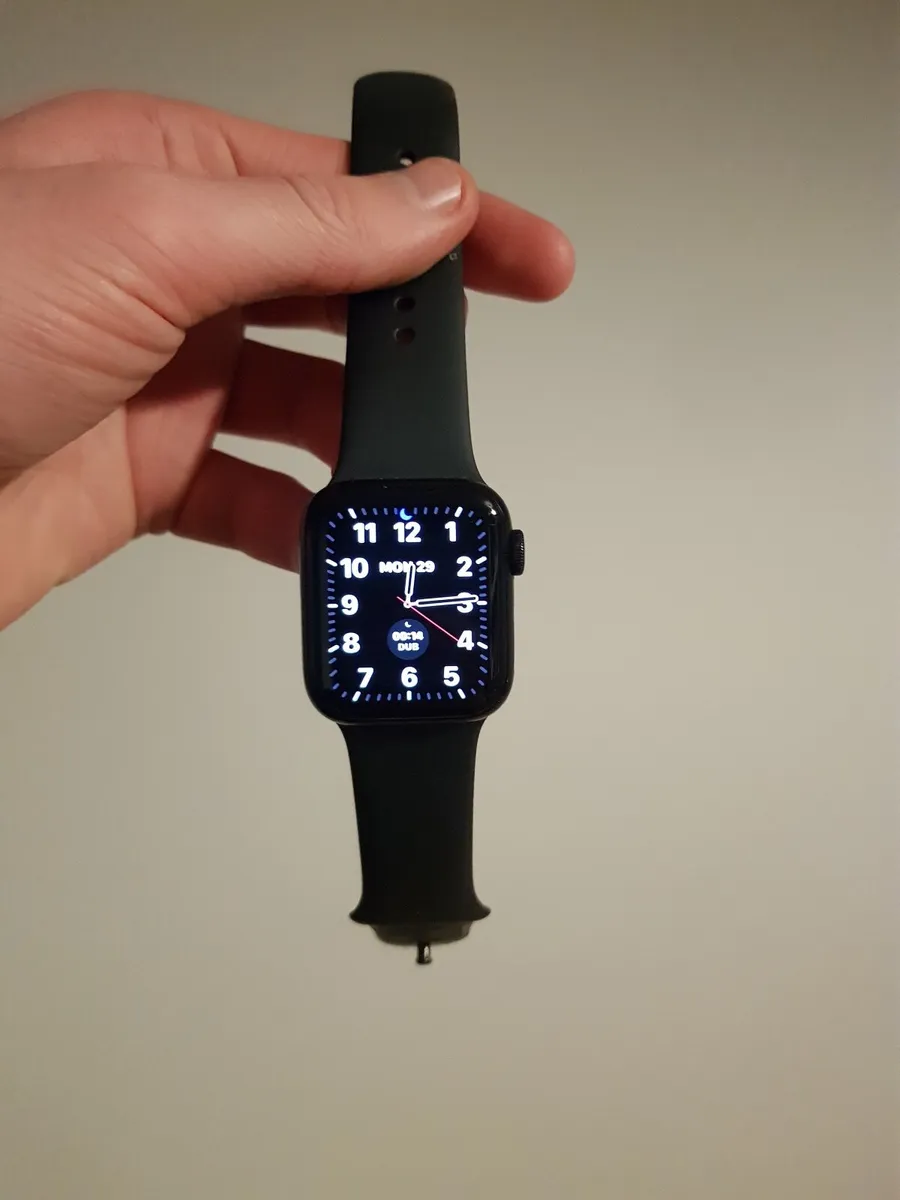 Apple Watch SE (2nd Gen) with Sport Band - Image 3