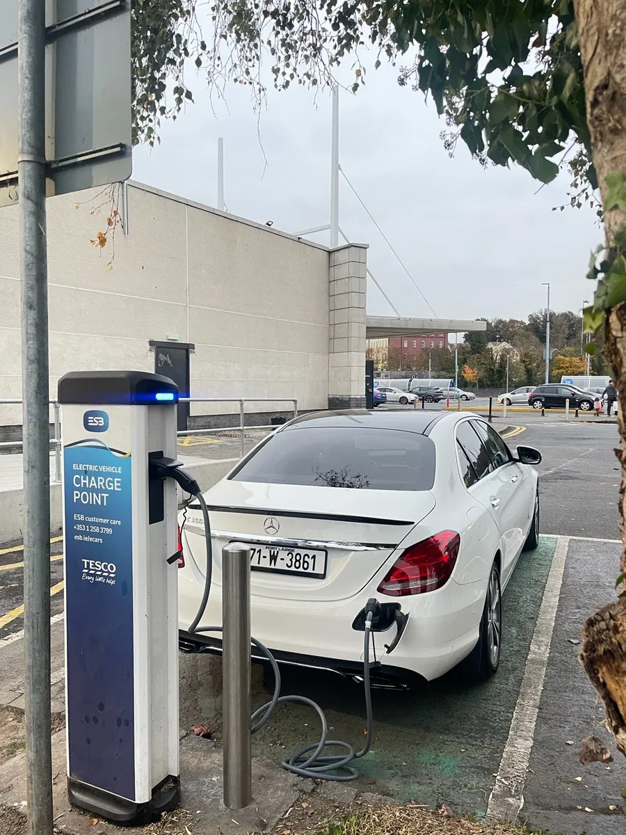 Mercedes C350e Sport Premium Plus - Image 2