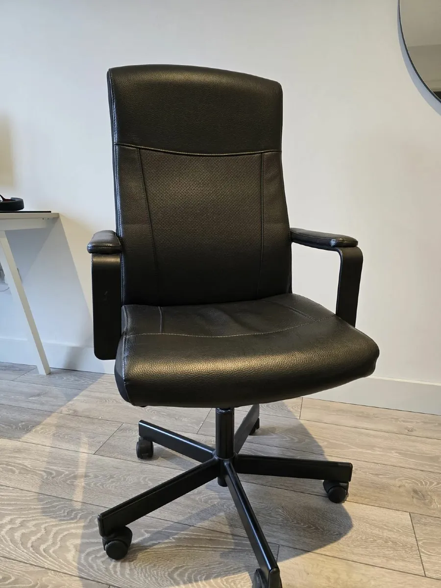 Office chair - Image 1