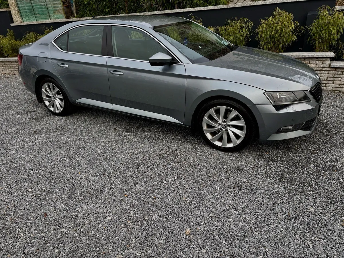 2018 SKODA SUPERB - Image 1