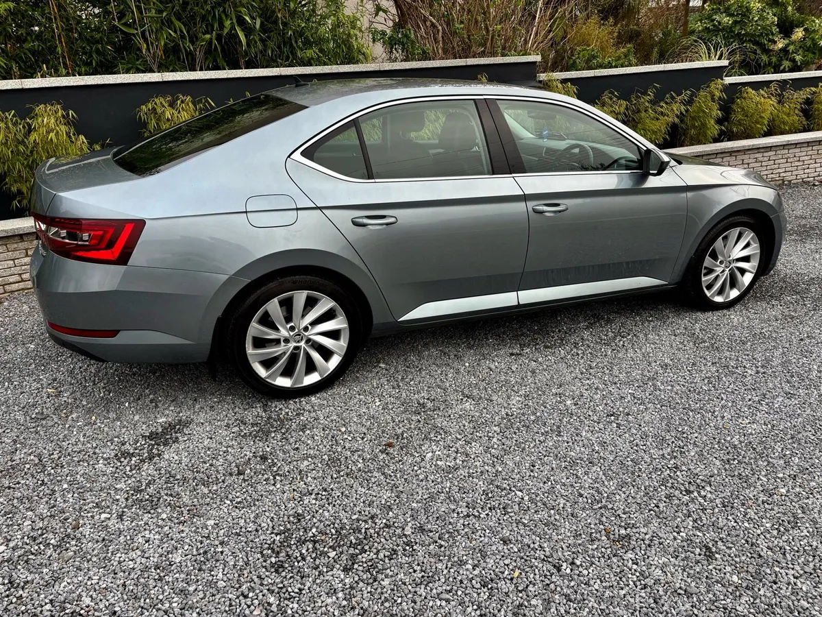 2018 SKODA SUPERB - Image 2