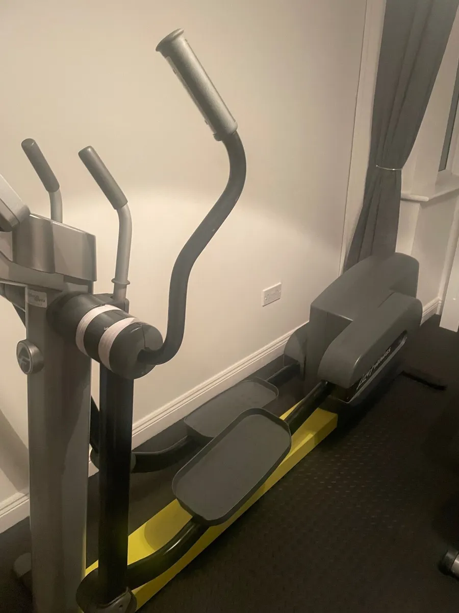 Life Fitness Cross Trainer - Image 2
