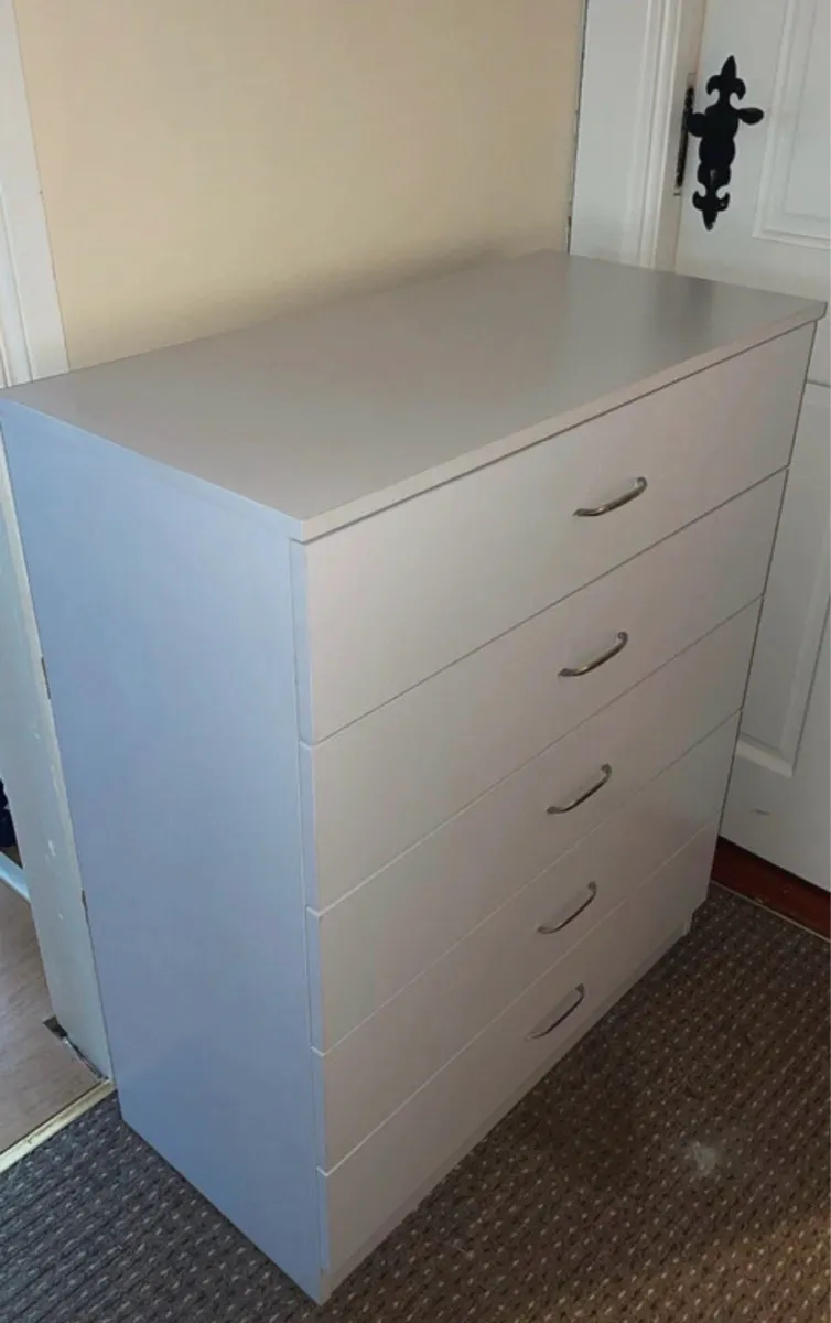 White chest of drawers - Image 3