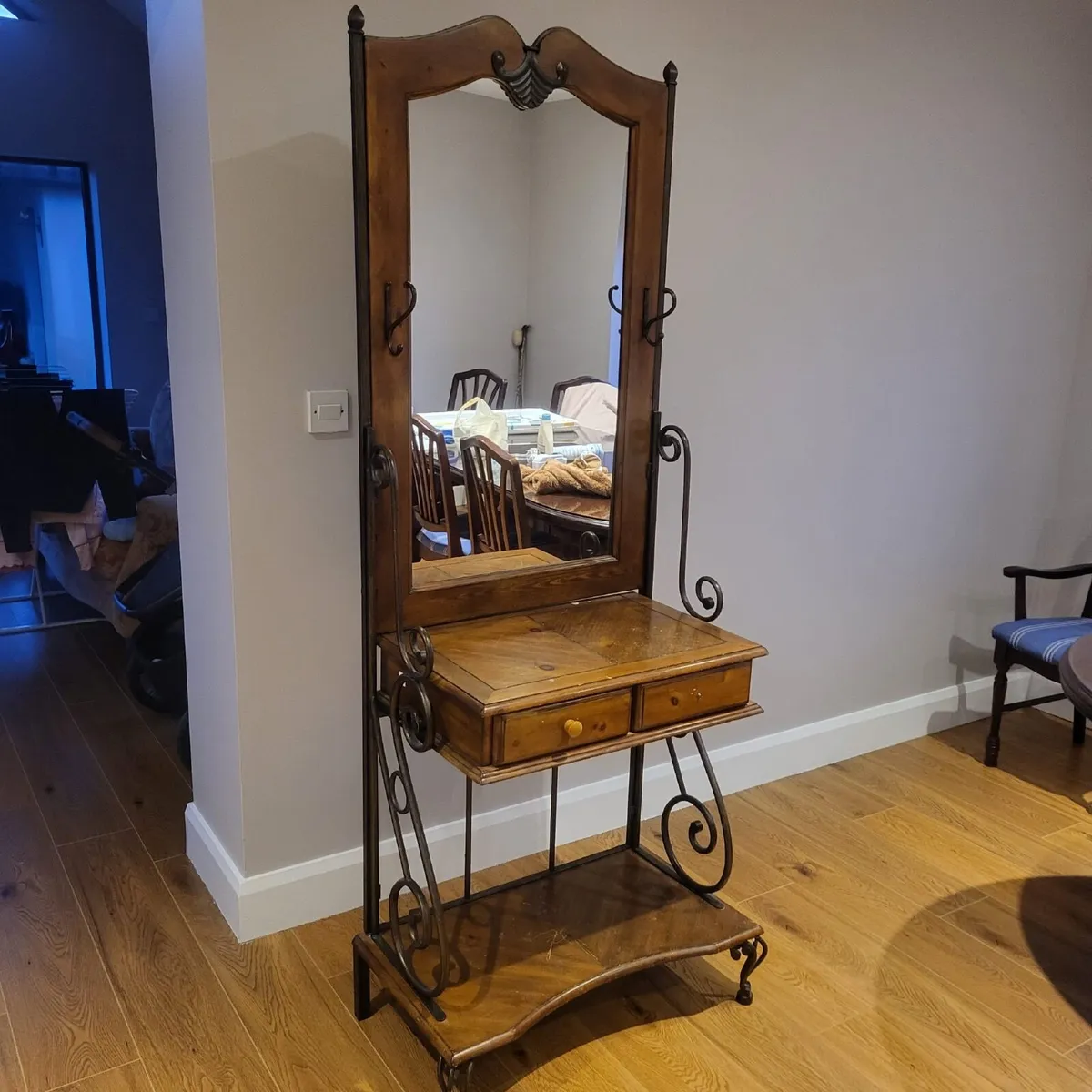 Hall storage unit - Image 1