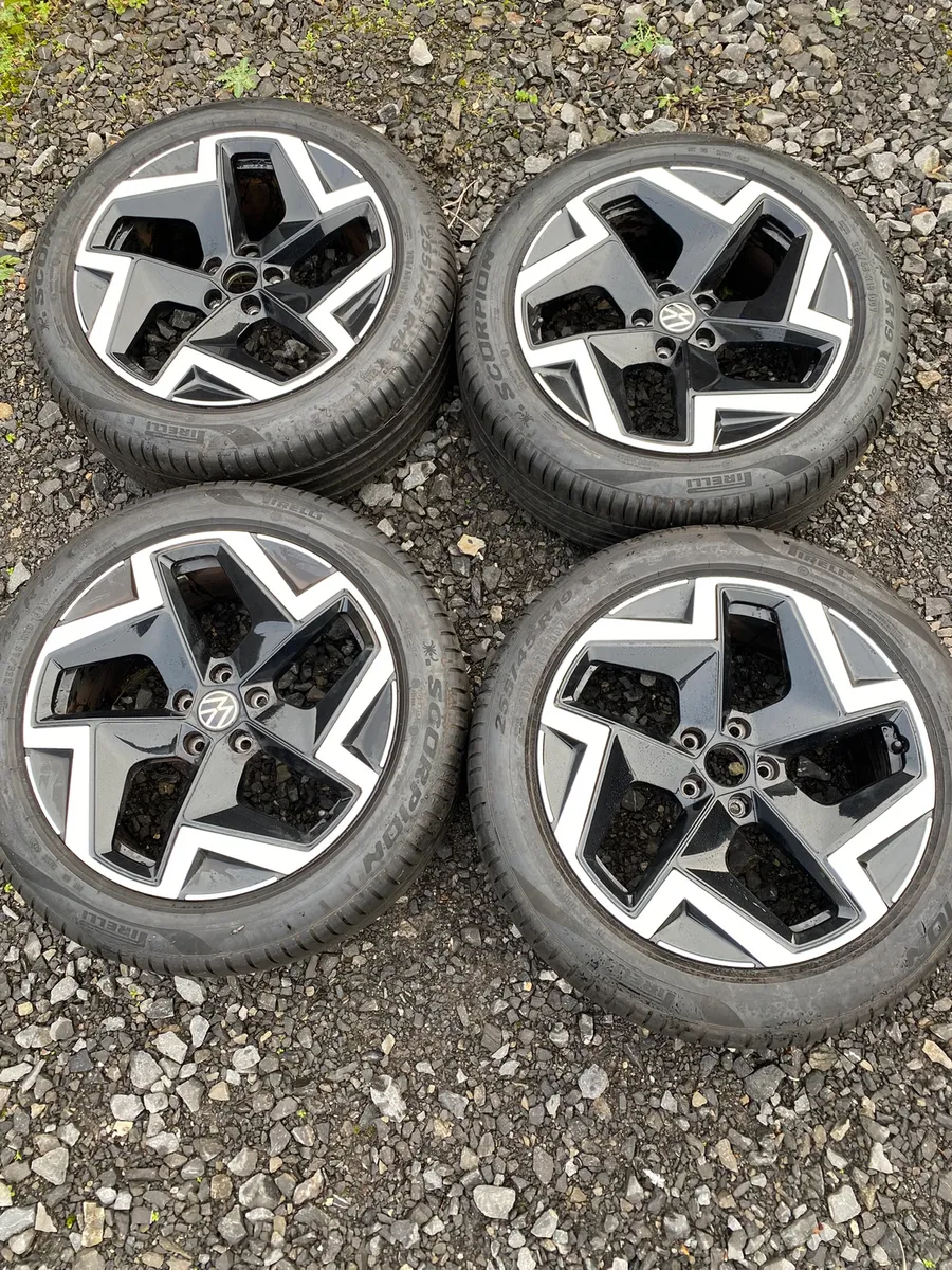 19inch VW tiguan alloy wheels and tyres - Image 1