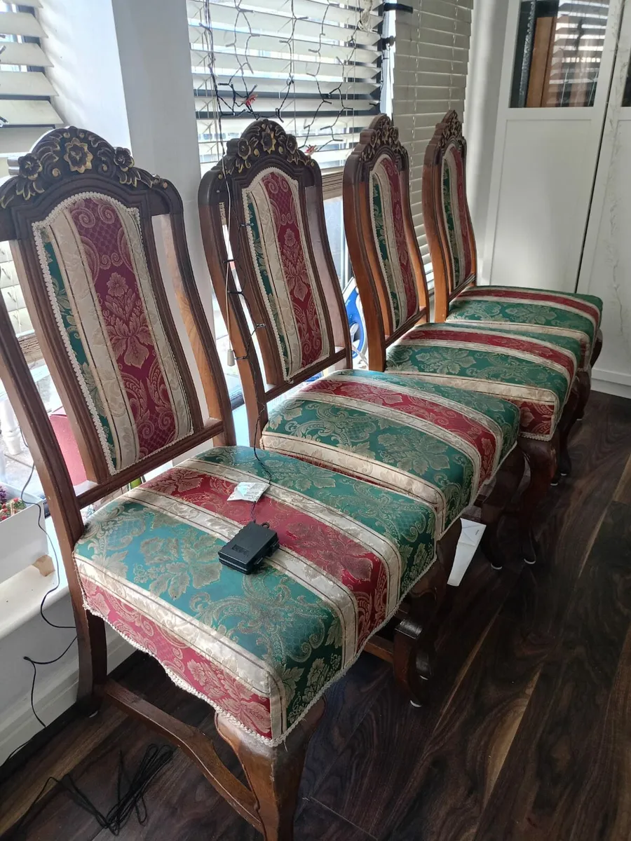 Set of 6 dining chairs