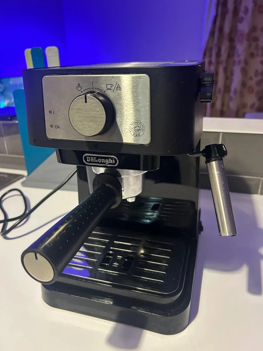 De'Longhi EC260.BK Coffee Machine - Image 3