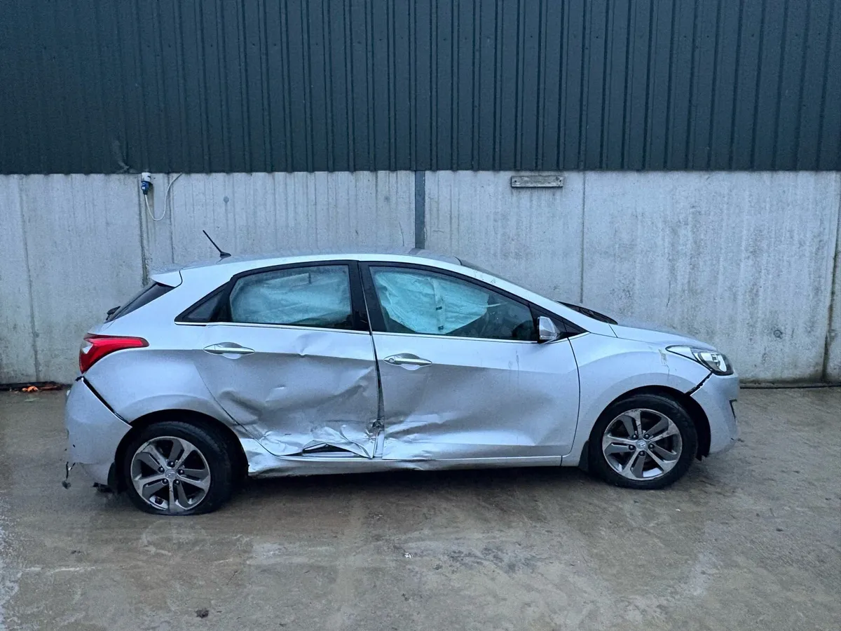 2015 Hyundai i30 parts - Image 2