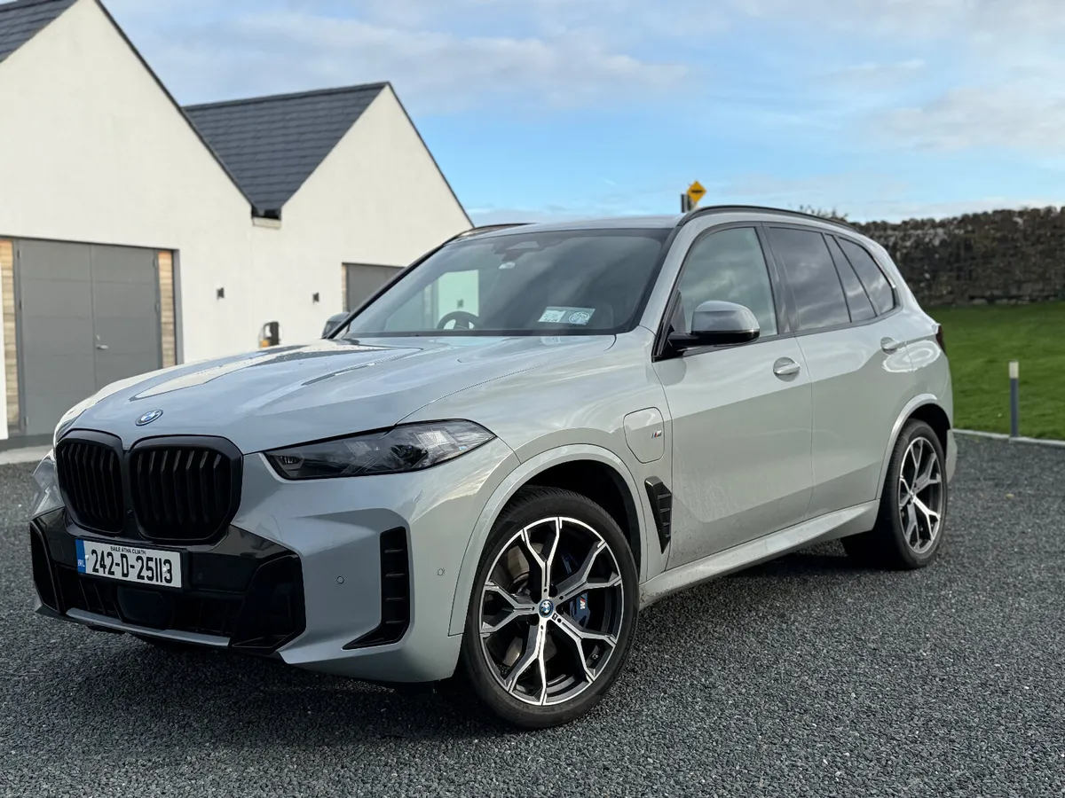 2024 BMW X5 3.0L xDrive45e M Sport - Image 1