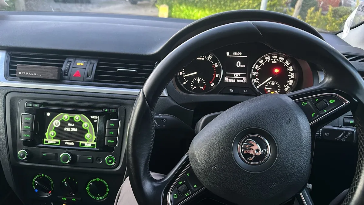 Skoda rapid elegance 142 - Image 3