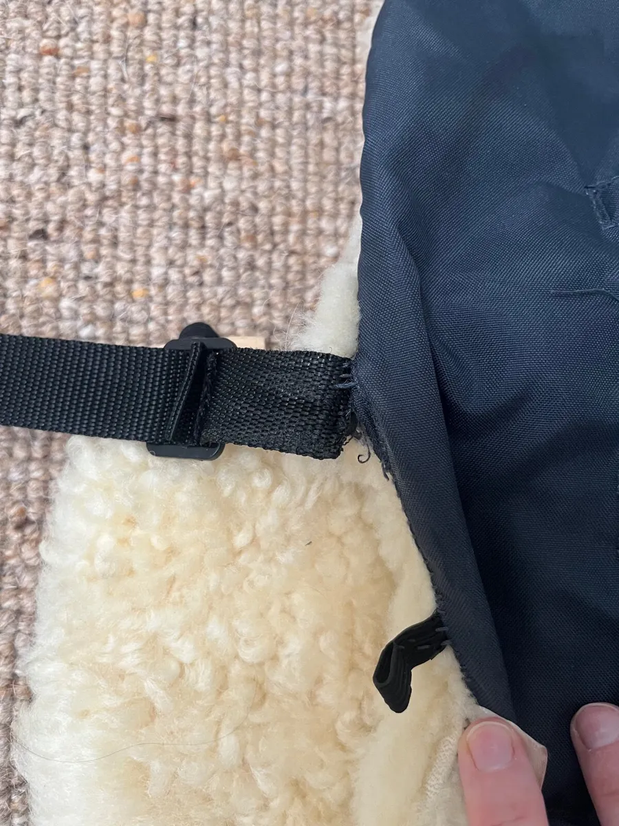 Fellhof Lambskin Footmuff - Image 2