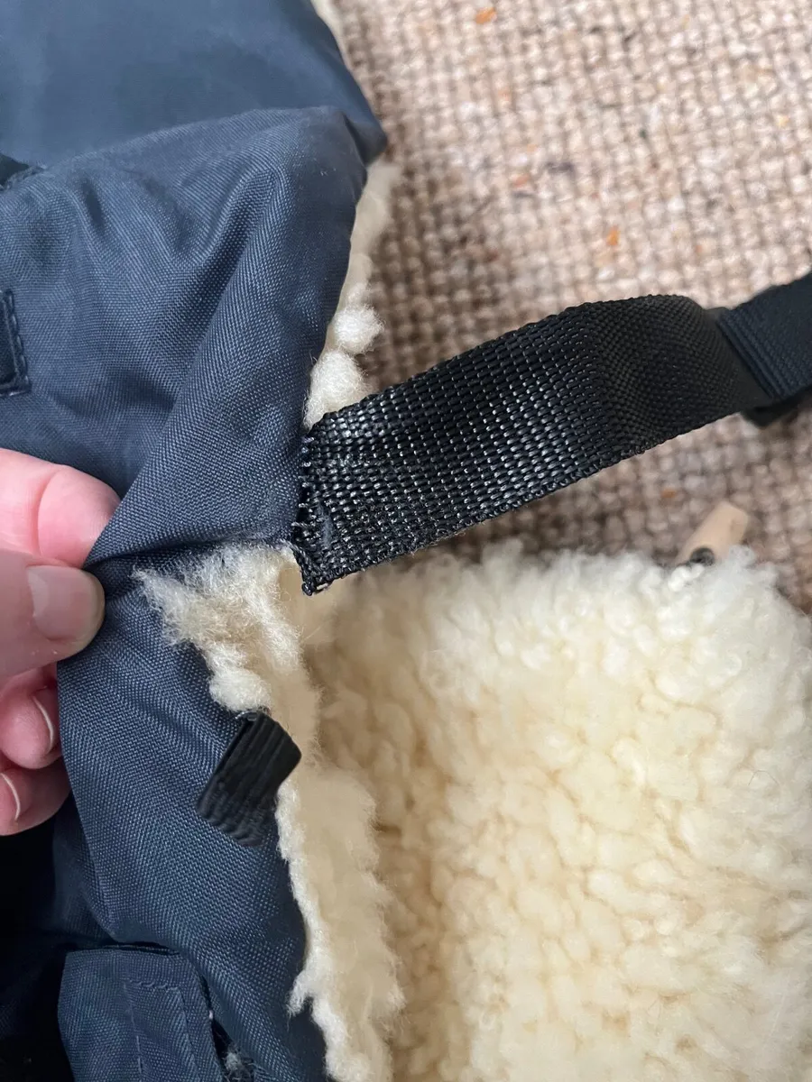 Fellhof Lambskin Footmuff - Image 3