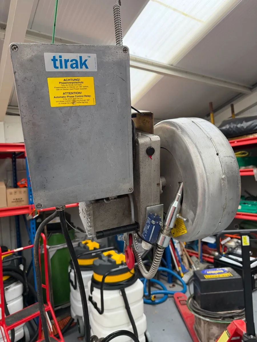 Tirak motorised hoist. - Image 1