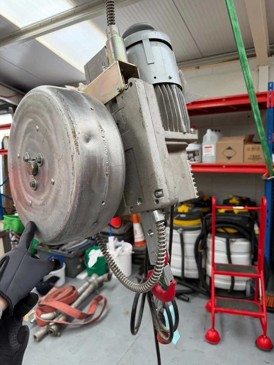 Tirak motorised hoist. - Image 3