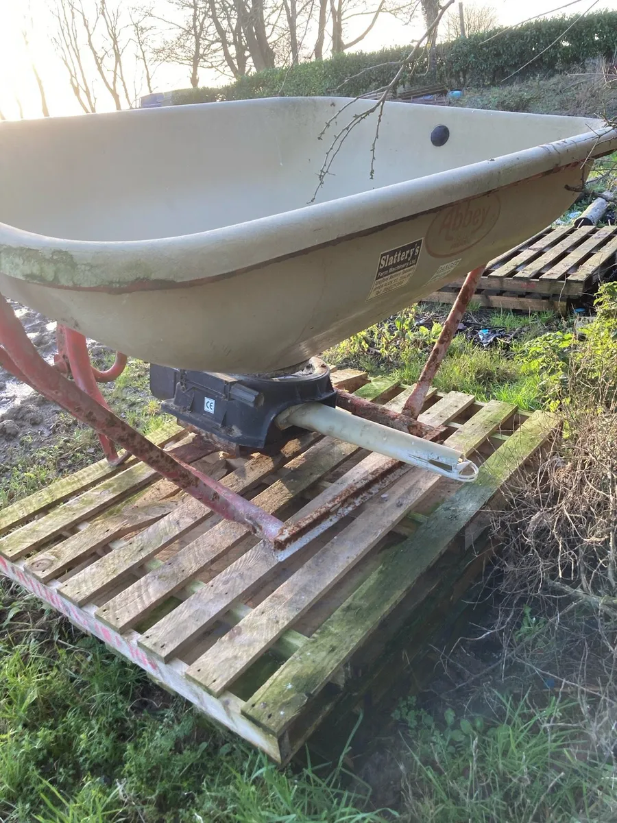 Fertiliser spreader - Image 3