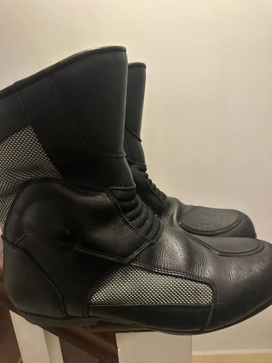 Leather boots - Image 1