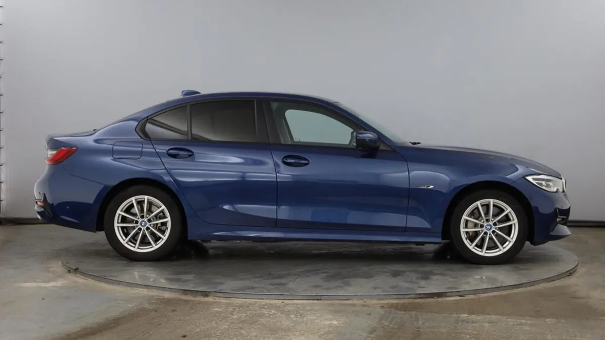 211 Bmw 330e Pro Comfort - Image 3