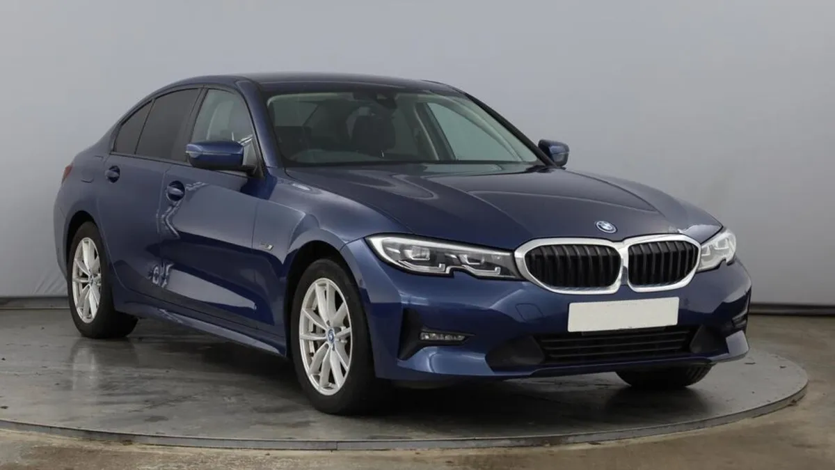 211 Bmw 330e Pro Comfort - Image 1