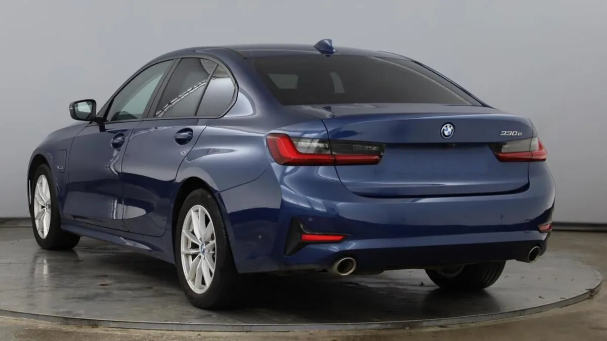 211 Bmw 330e Pro Comfort - Image 2