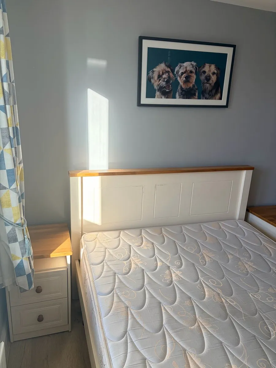 Bed frame and matching locker set - Image 3