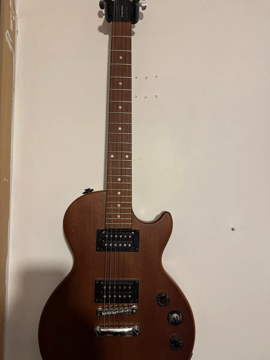 Epiphone les Paul with case - Image 3