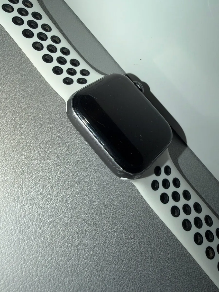 Apple Watch Series 5 40mm - Image 3
