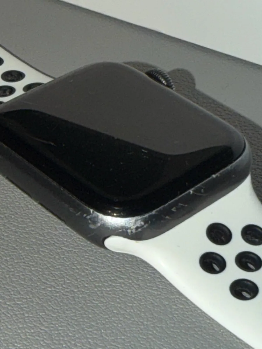 Apple Watch Series 5 40mm - Image 4