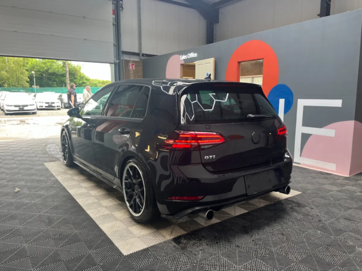 Volkswagen Golf 2.0 GTI / 68k KMs / REVERSE CAMERA - Image 4