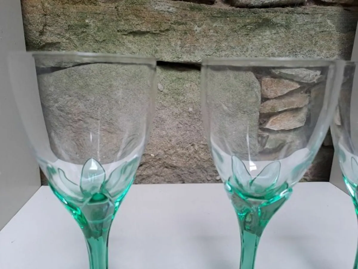 Green stemmed glasses - Image 2