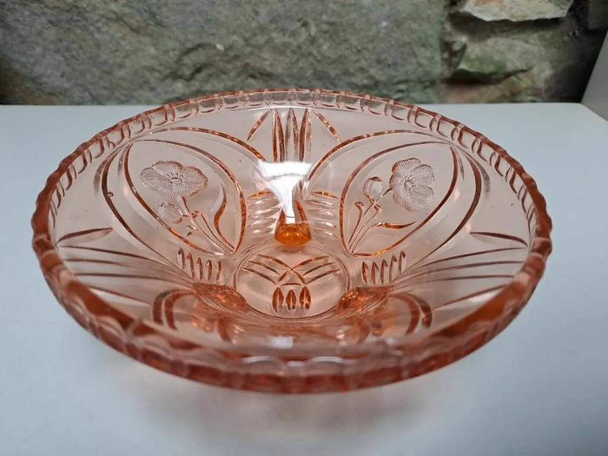 Vintage pink glass bowl - Image 2
